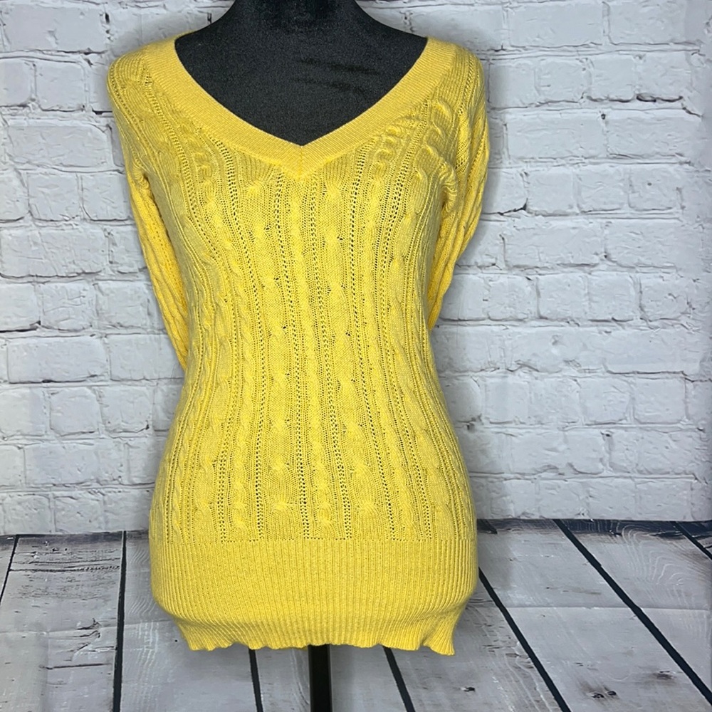 American Eagle v neck sweater SMALL